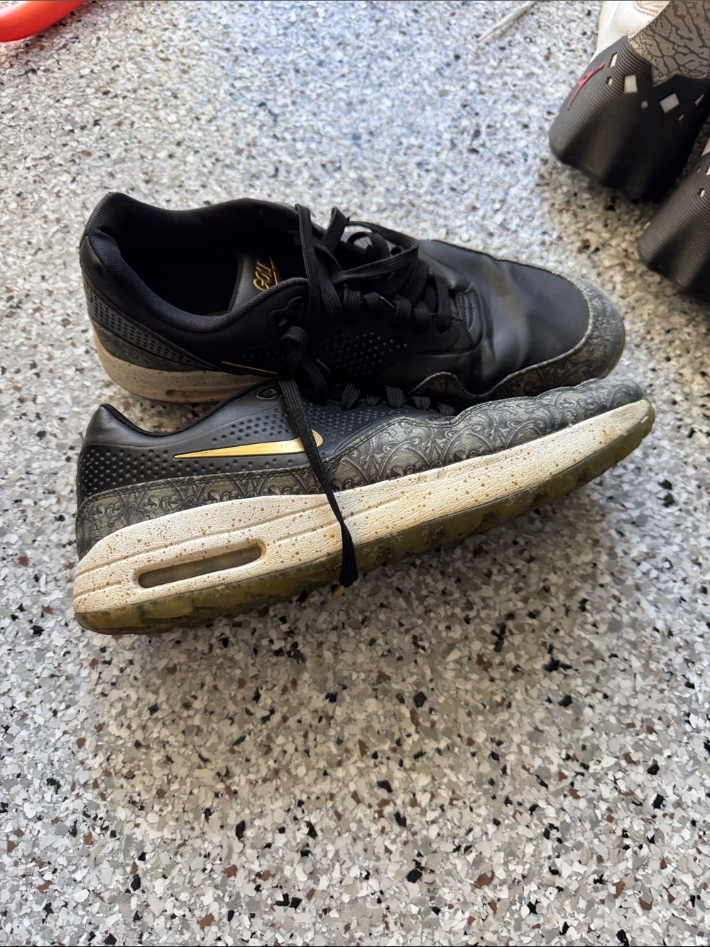 Nike Golf Men's Black Patterned Athletic Sneakers with Gold Accent